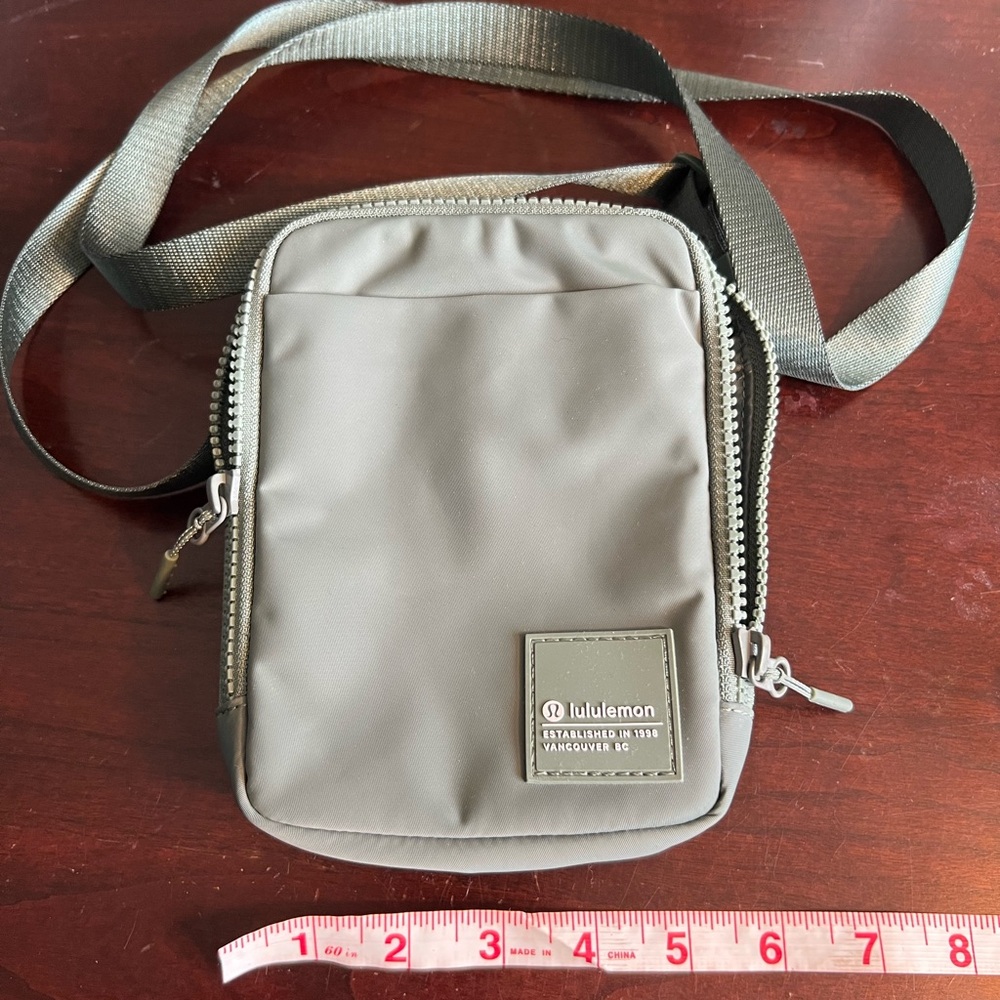 lululemon athletica Easy Access Crossbody Bag - Picture 2 of 3